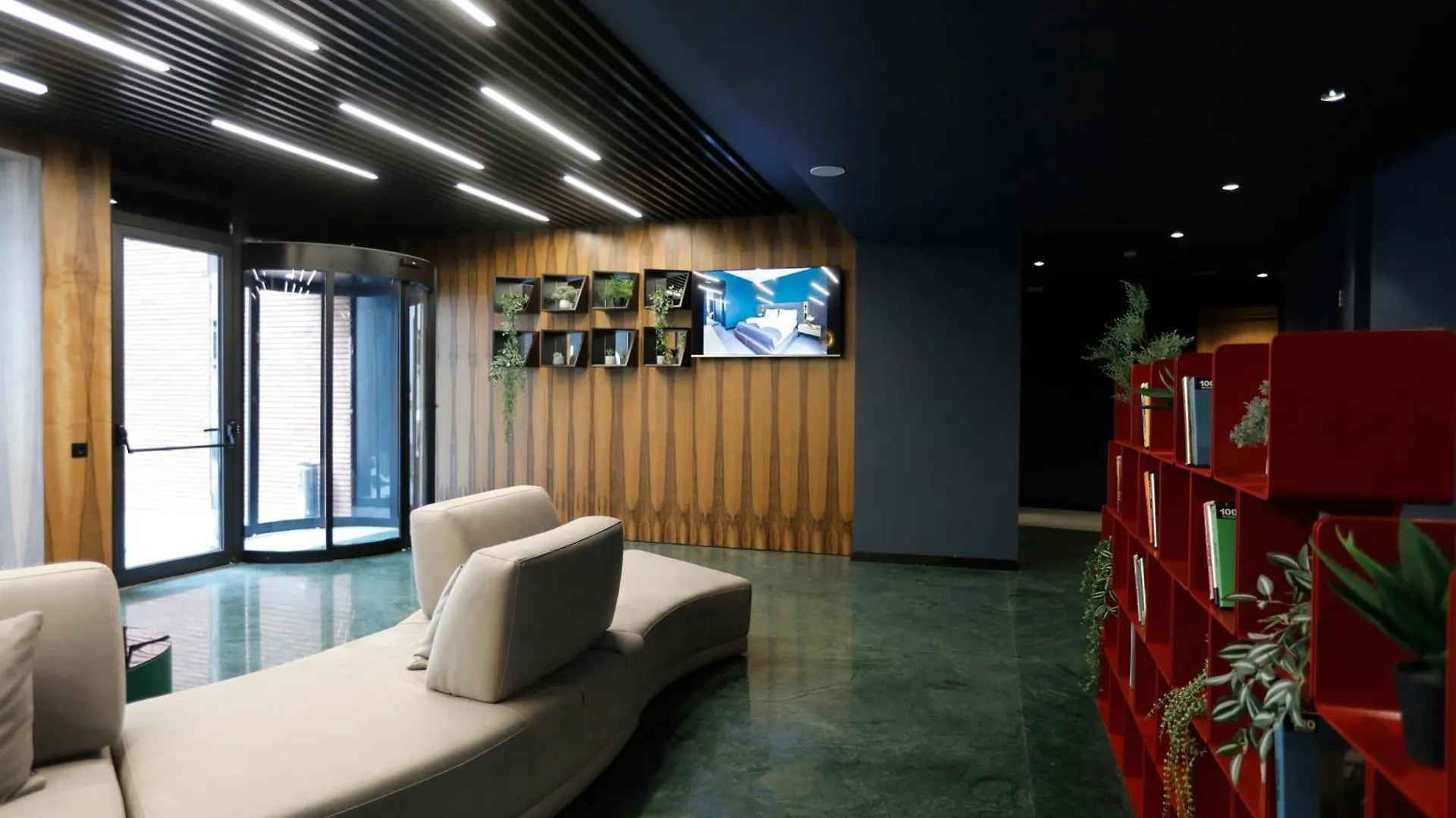 Graf Hotel Tiflis 4*,